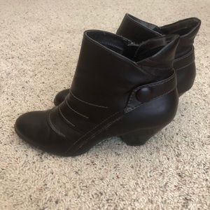 Solanz dark brown booties w/button detail. S10